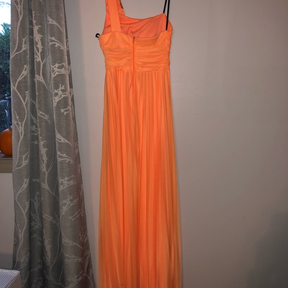 Prom dress - Picture 2 of 3